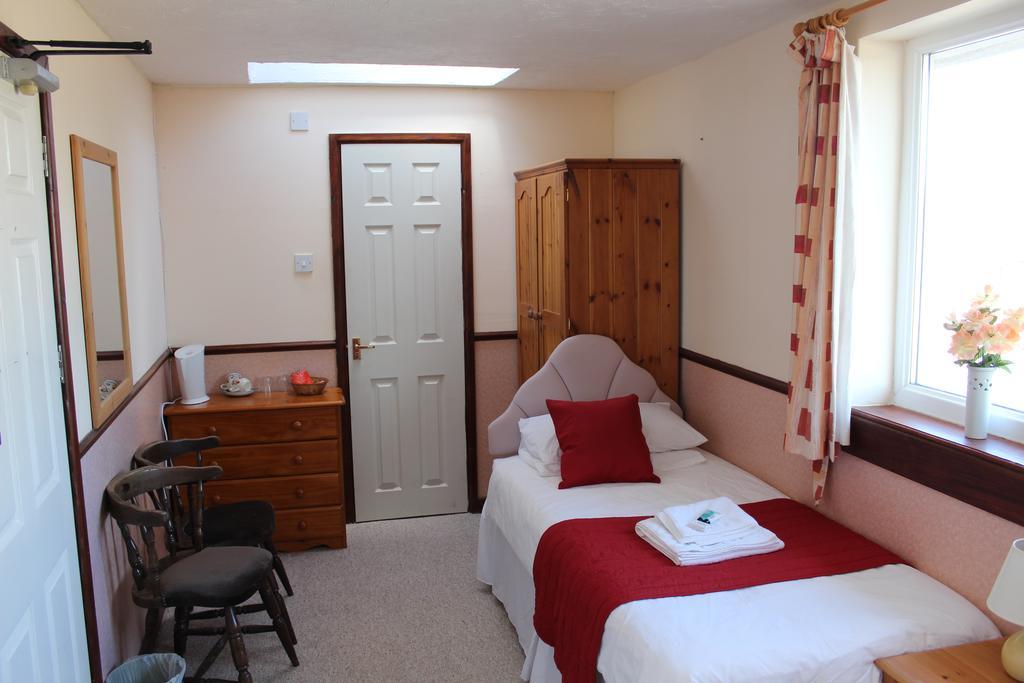 Middlegate Hotel Pembroke Esterno foto