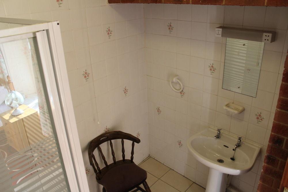 Middlegate Hotel Pembroke Esterno foto