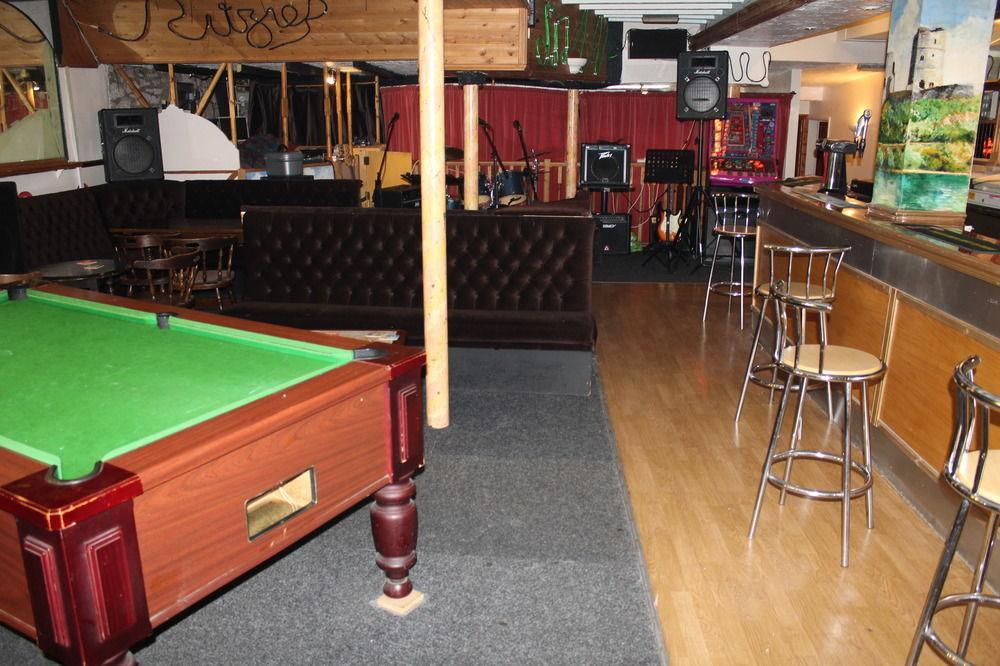Middlegate Hotel Pembroke Esterno foto