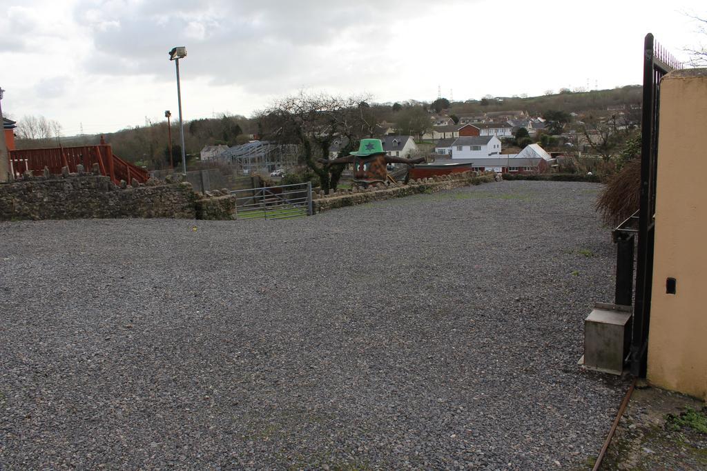 Middlegate Hotel Pembroke Esterno foto