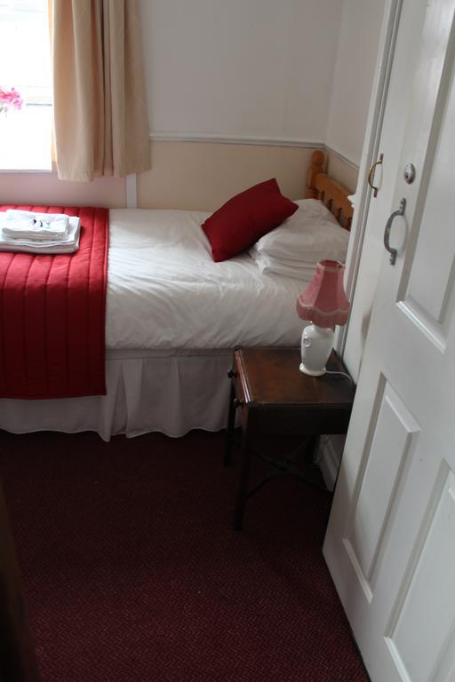 Middlegate Hotel Pembroke Esterno foto